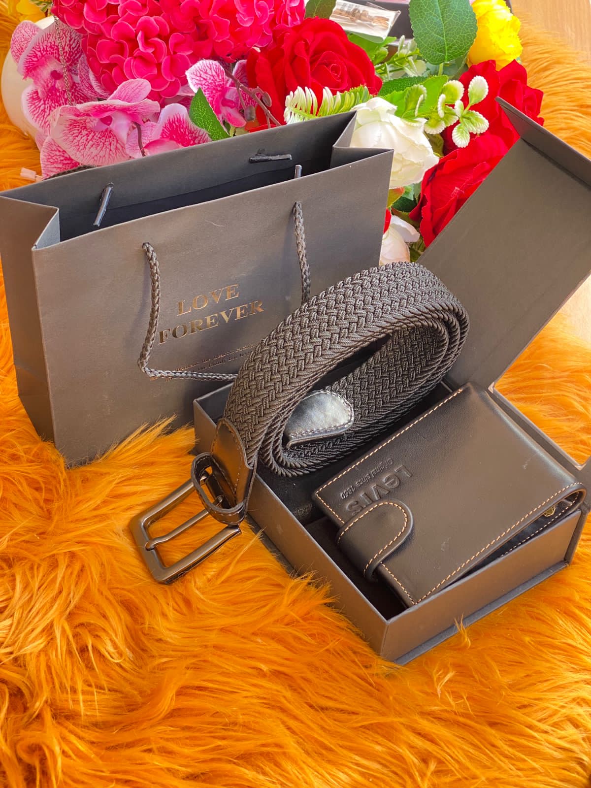 A GENTS WALLET AND WOOVEN BELT GIFT SET