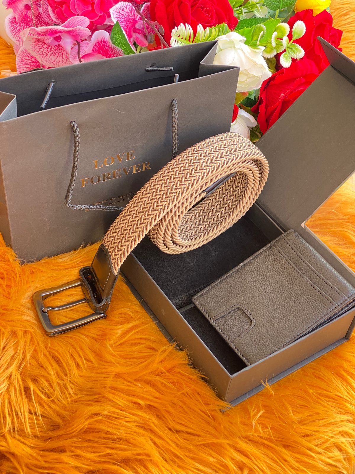 A GENTS WALLET AND WOOVEN BELT GIFT SET