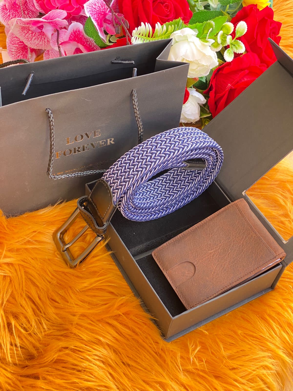 A GENTS WALLET AND WOOVEN BELT GIFT SET