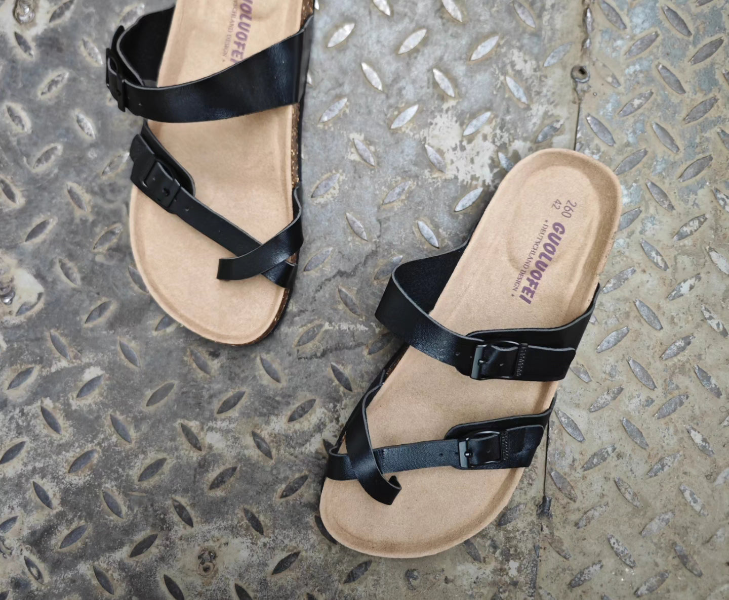 A.. Unisex Surburban style Flip Floppers