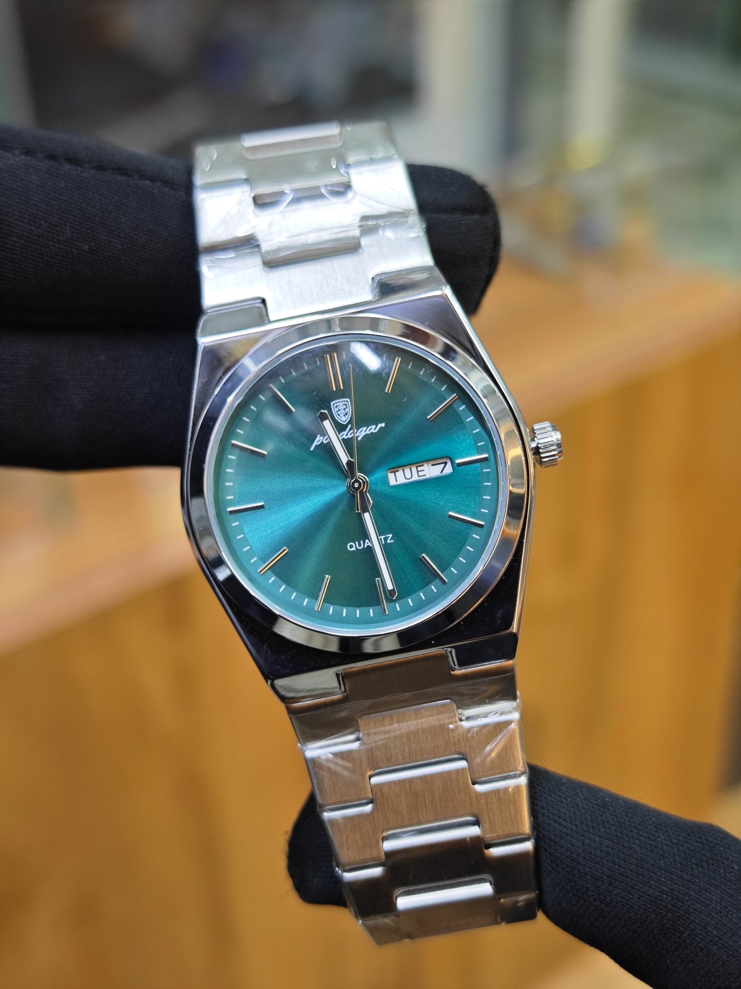 Poedagar 930- old money day and date watch