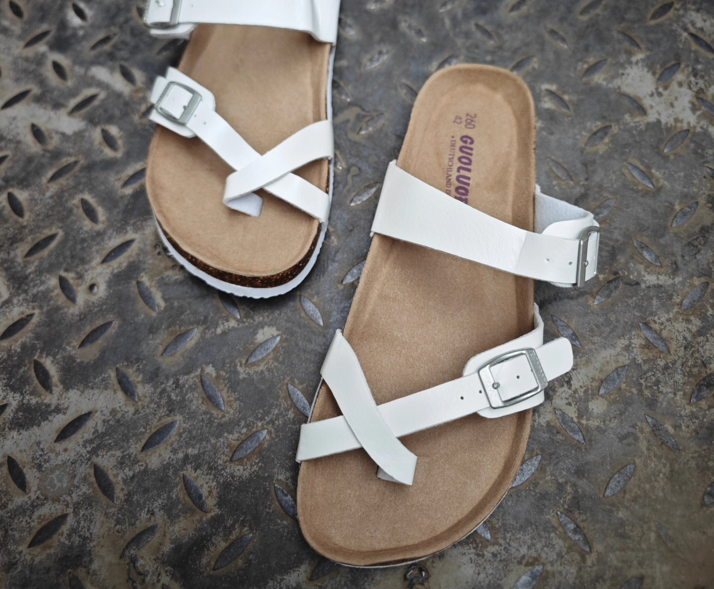 A.. Unisex Surburban style Flip Floppers