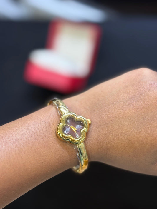 The IEKE 1029 Minimalist Luxury Women's Watch