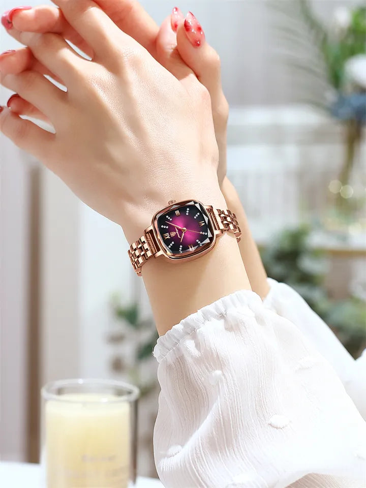 A cute ladies poedagar watch 712