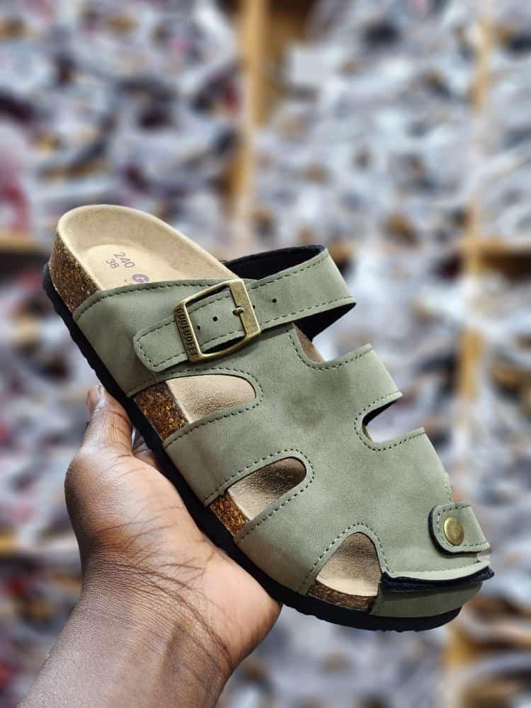 CLOSED TOE (Without back buckle)