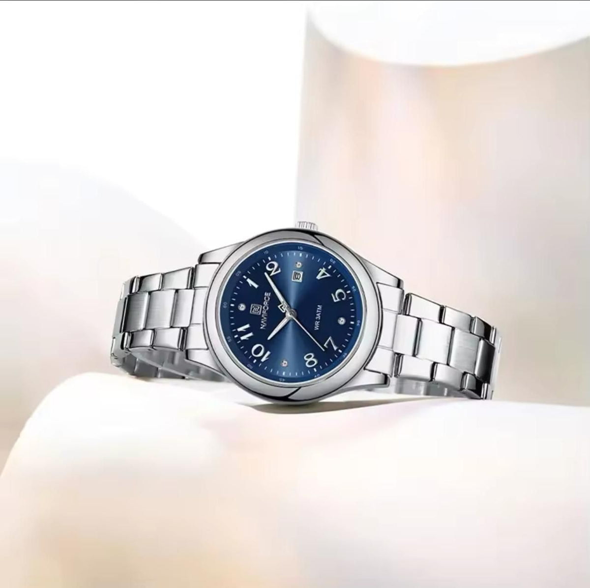 Ladies Naviforce NF5059 Sleek versatile watch plnt