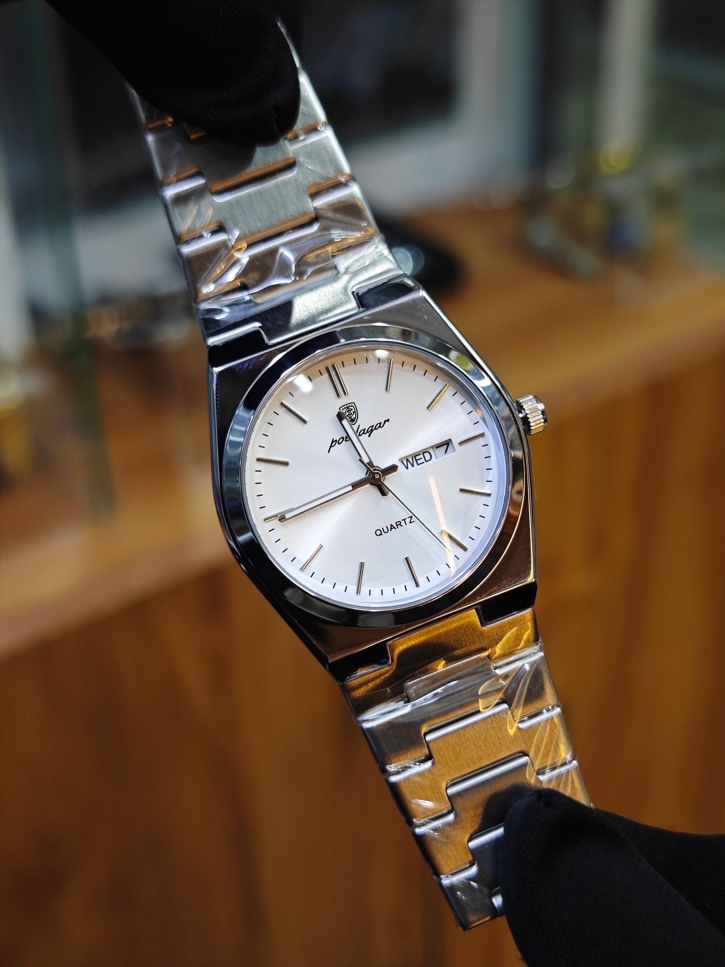 Poedagar 930- old money day and date watch