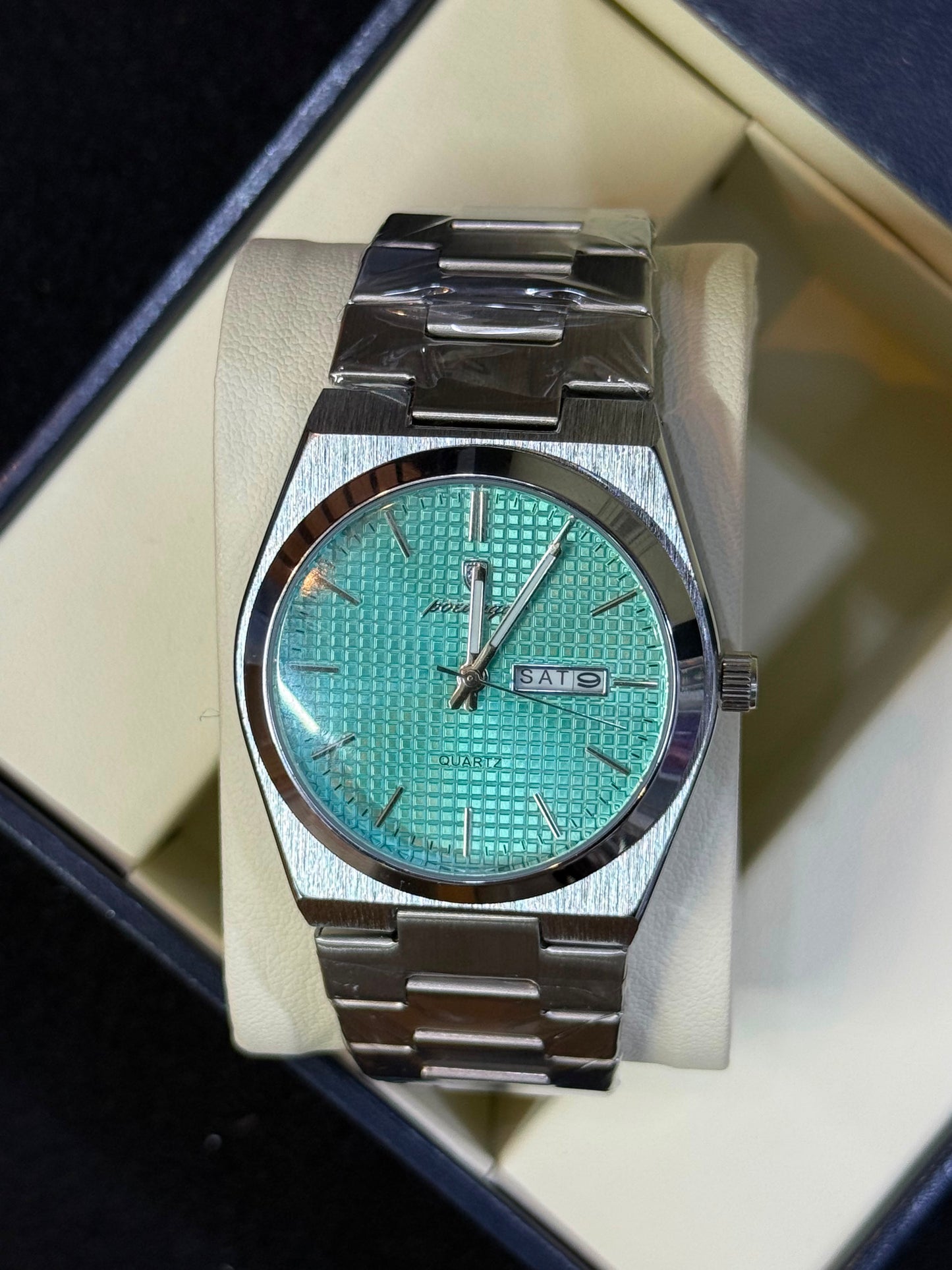 Poedagar 821 Robin Blue day and date daily wear timepiece