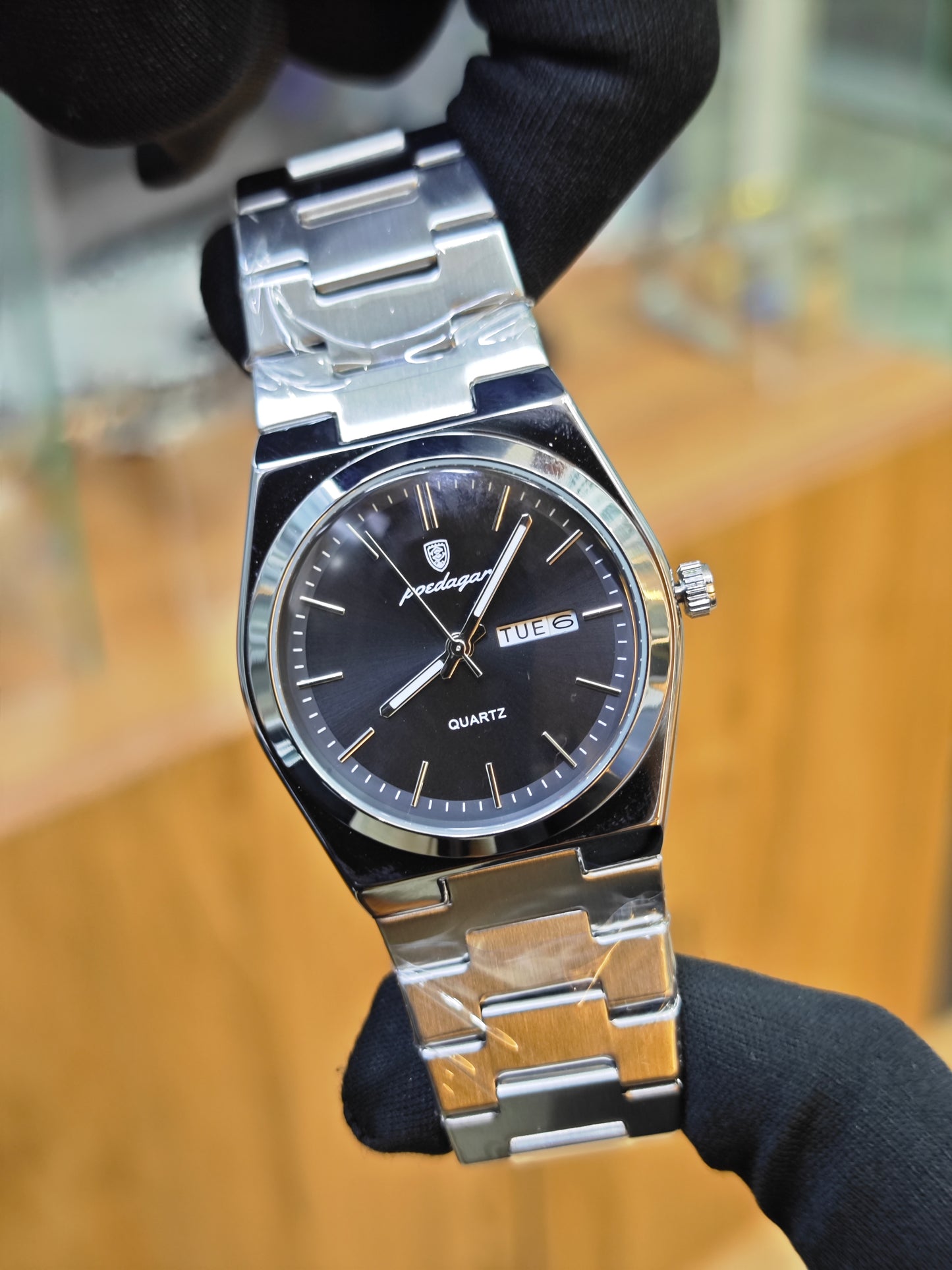 Poedagar 930- old money day and date watch