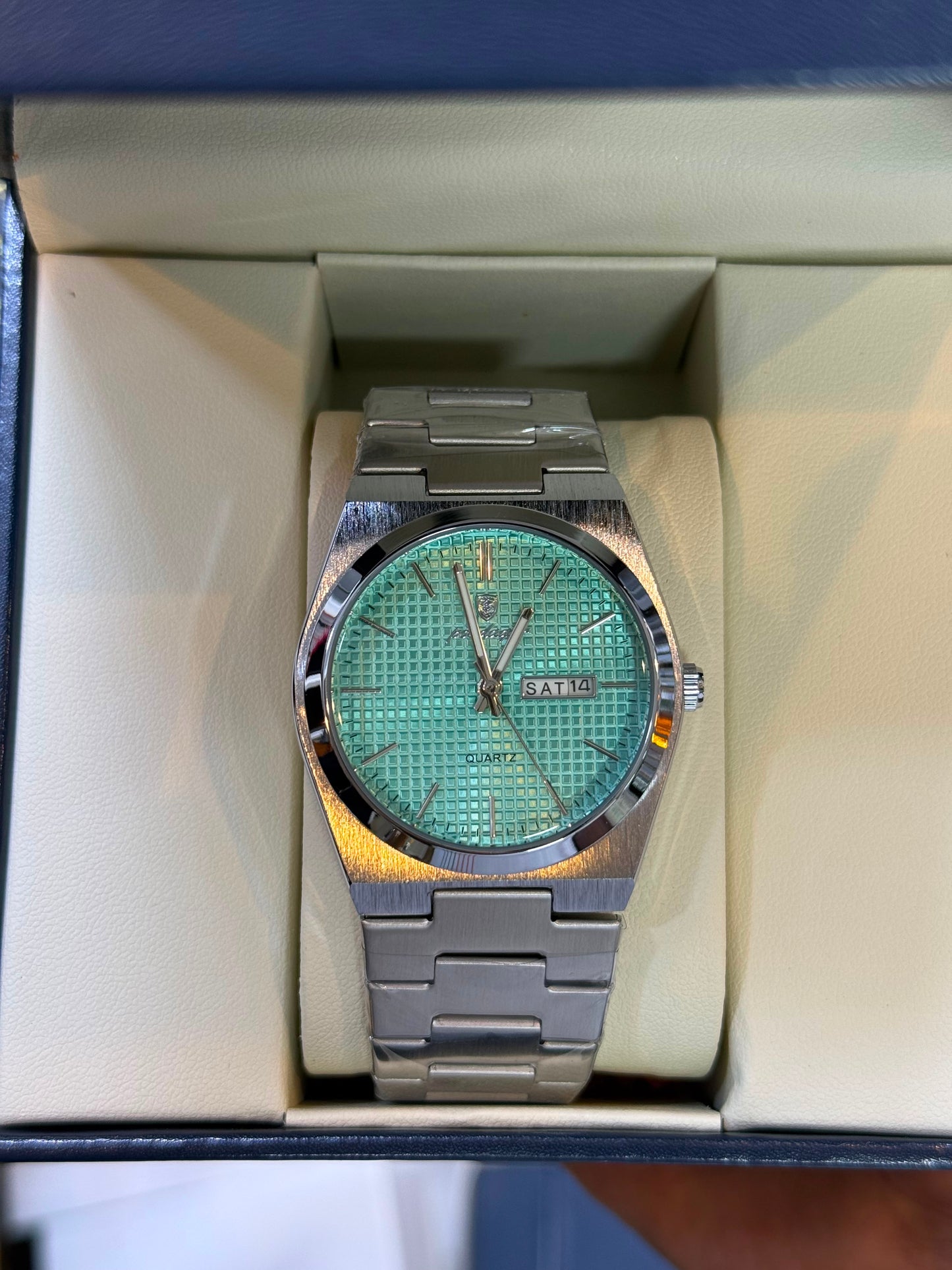 Poedagar 821 Robin Blue day and date daily wear timepiece