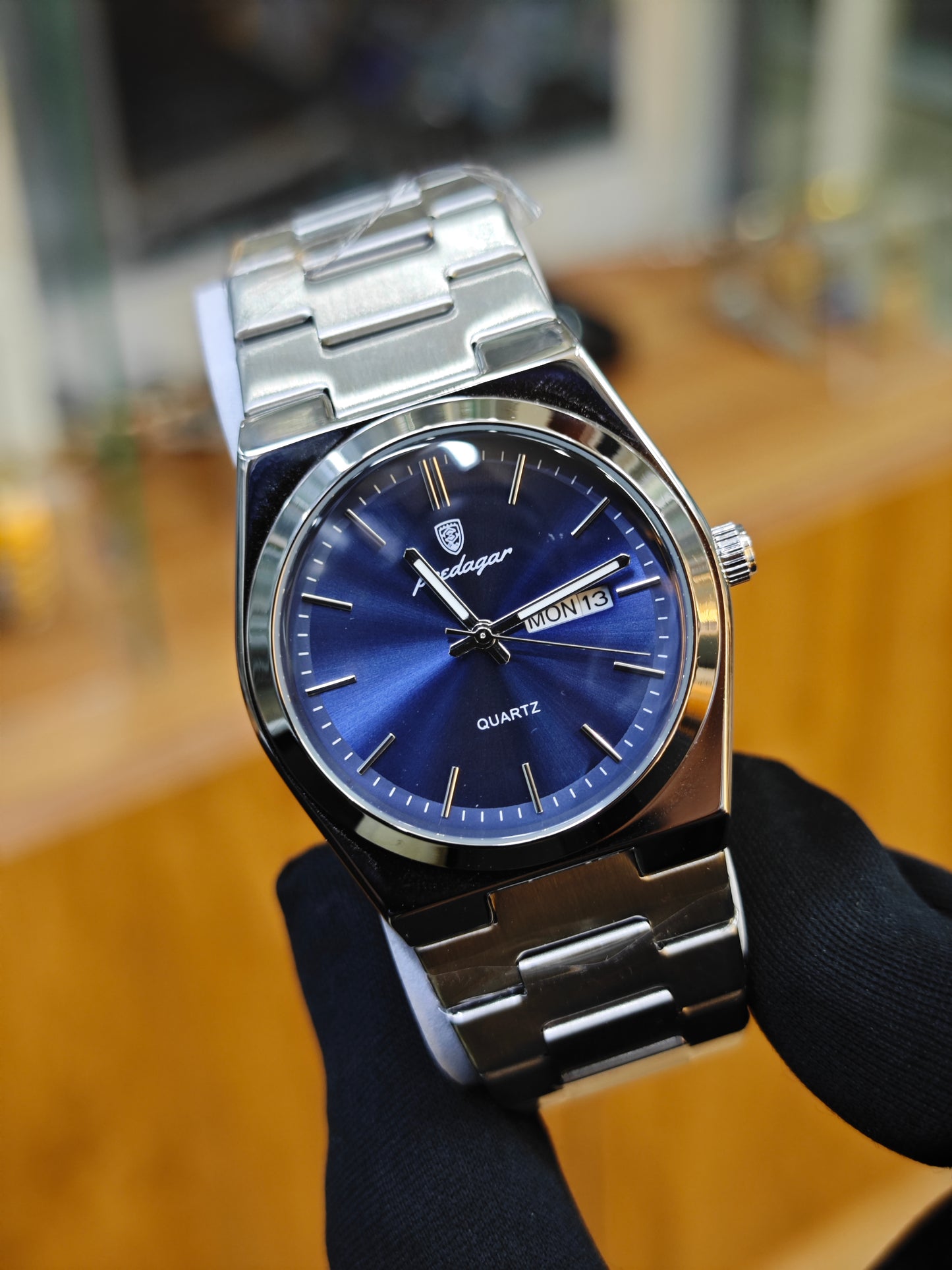 Poedagar 930- old money day and date watch